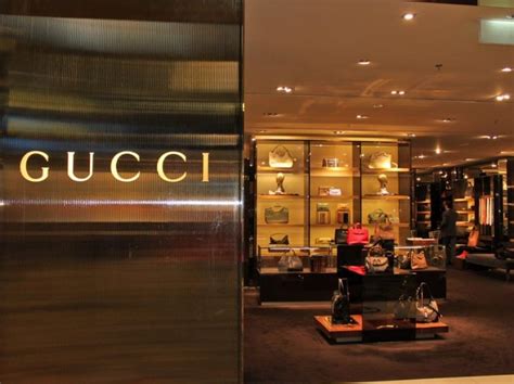 gucci tiếng việt.